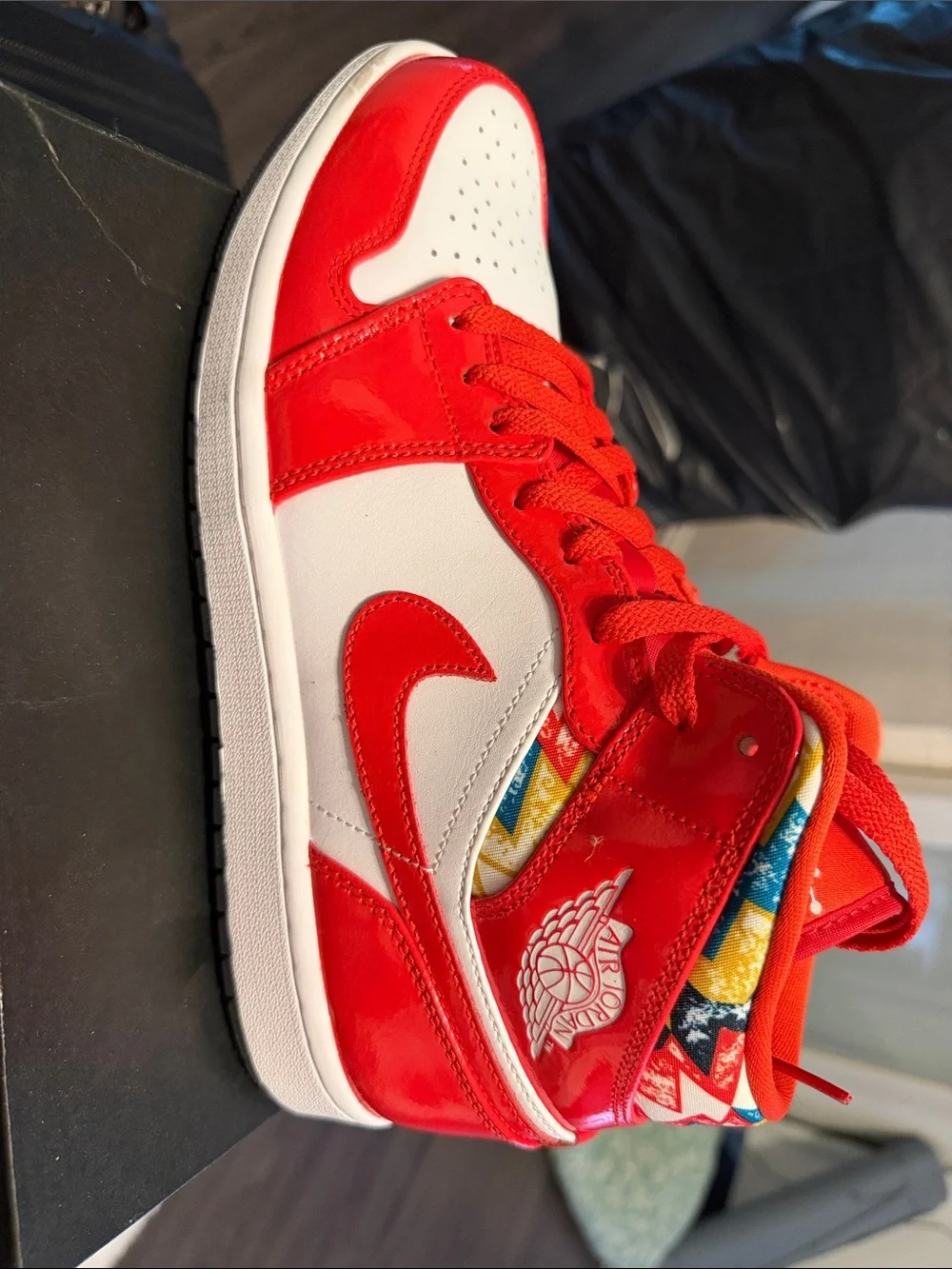 Jordan Air Jordan 1 Mid SE Black/White/Red (Chile Red)